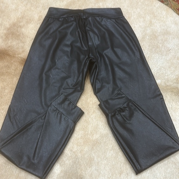 Adorable faux leathery joggers black small commando brand - Picture 3 of 3